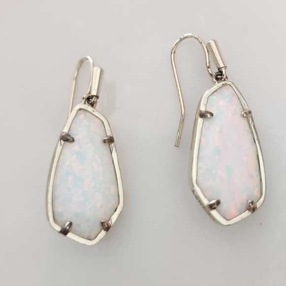 Kendra Scott set Cami and Camelia in white kyocera opal and gold, preloved - Picture 10 of 10